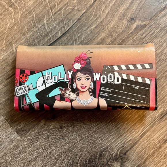 Nicole Lee Hollywood Foldable Glasses Case - Picture 2 of 11